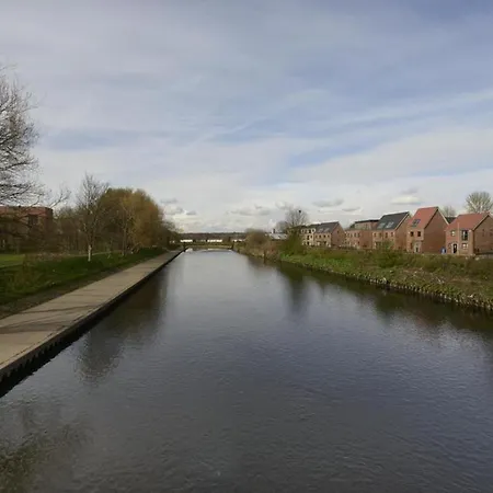 Lovely 2-bed In Salford