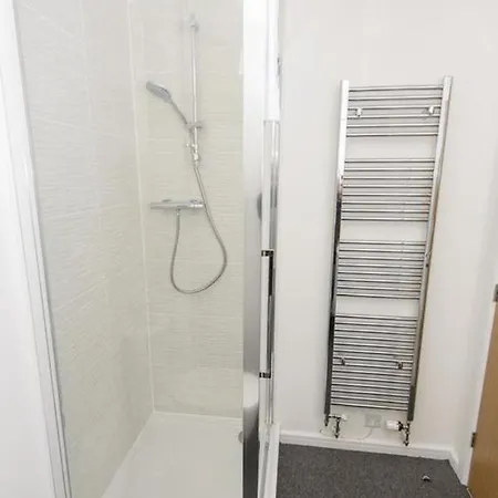 Lovely 2-bed In Salford Апартаменты