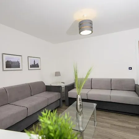 Апартаменты Lovely 2-bed In Salford Манчестер