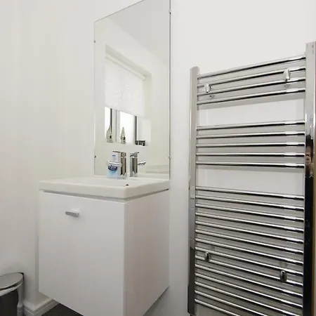 Apartment Lovely 2-bed In Salford