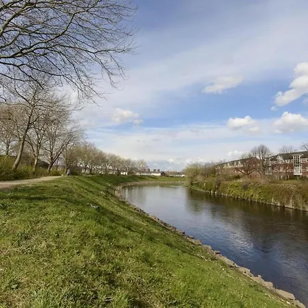 Apartment Lovely 2-bed In Salford *