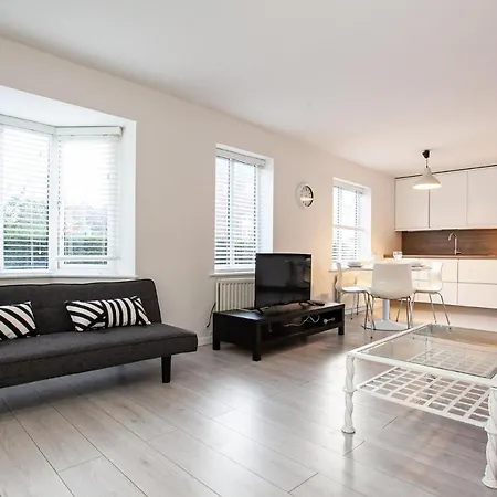 Σπίτι διακοπών Spacious, Welcoming 3 Bed House, Near City Centre With Garden *