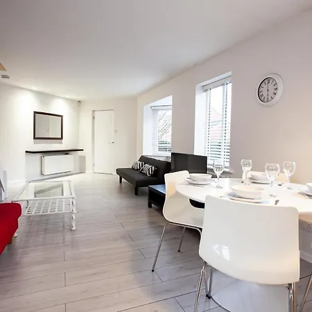 Spacious, Welcoming 3 Bed House, Near City Centre With Garden Σπίτι διακοπών