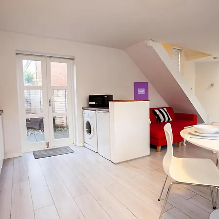 Spacious, Welcoming 3 Bed House, Near City Centre With Garden Σπίτι διακοπών *