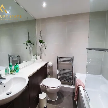 Fru Luxury Stays Serviced *timeless* - 2 Bedroom Apartment, Sleeps 4. Gated Allocated Parking Lägenhet Manchester