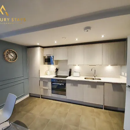Lägenhet Fru Luxury Stays Serviced *timeless* - 2 Bedroom Apartment, Sleeps 4. Gated Allocated Parking