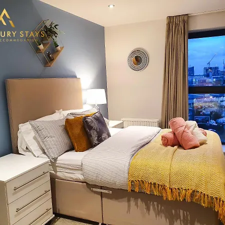 Lägenhet Fru Luxury Stays Serviced *timeless* - 2 Bedroom Apartment, Sleeps 4. Gated Allocated Parking