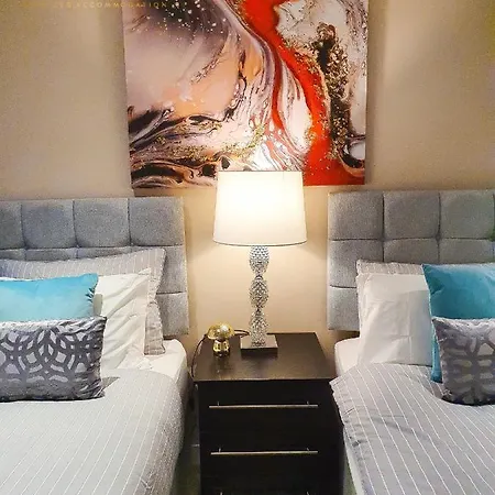 Fru Luxury Stays Serviced *timeless* - 2 Bedroom Apartment, Sleeps 4. Gated Allocated Parking Manchester
