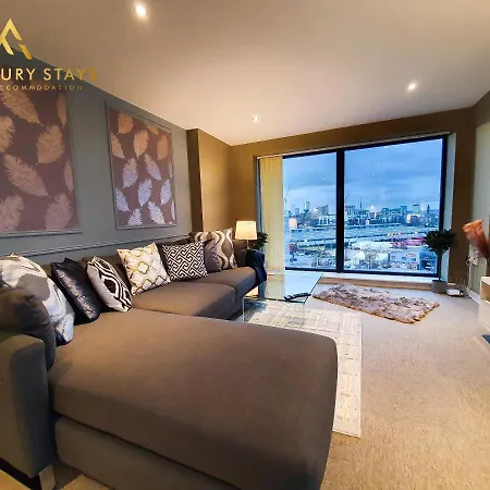 Fru Luxury Stays Serviced *timeless* - 2 Bedroom Apartment, Sleeps 4. Gated Allocated Parking Lägenhet *