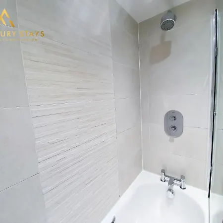 Lägenhet Fru Luxury Stays Serviced *timeless* - 2 Bedroom Apartment, Sleeps 4. Gated Allocated Parking *