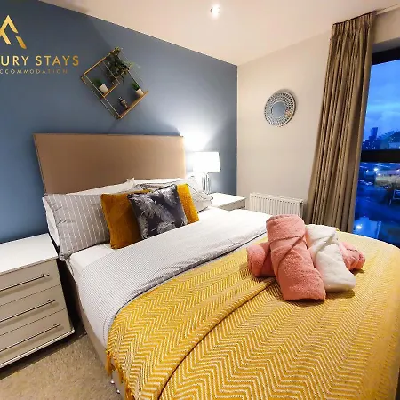 Lägenhet Fru Luxury Stays Serviced *timeless* - 2 Bedroom Apartment, Sleeps 4. Gated Allocated Parking *