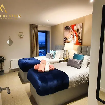 Fru Luxury Stays Serviced *timeless* - 2 Bedroom Apartment, Sleeps 4. Gated Allocated Parking Lägenhet *