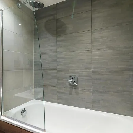 City Centre 2 Bedroom Luxury Townhouse - With An Outdoor Hot Tub * מנצ'סטר