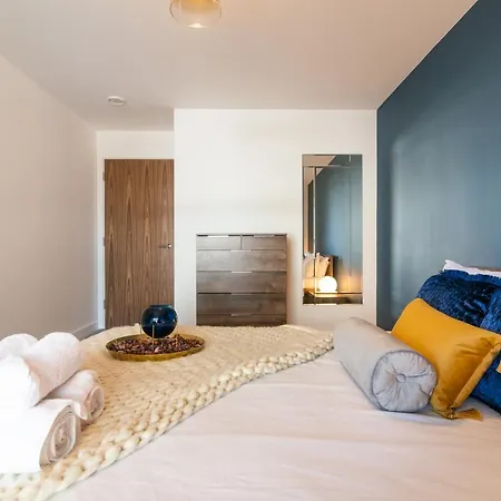 City Centre 2 Bedroom Luxury Townhouse - With An Outdoor Hot Tub דירה
