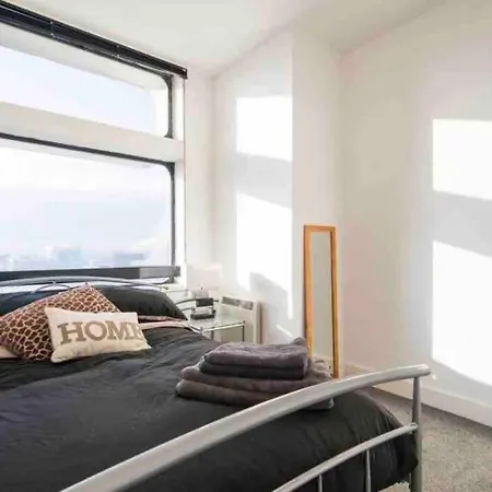 City Centre 2 Bed Amazing Views Apartmán *