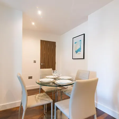City Centre 2 Bedroom Luxury Townhouse - With An Outdoor Hot Tub דירה מנצ'סטר
