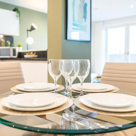 דירה City Centre 2 Bedroom Luxury Townhouse - With An Outdoor Hot Tub