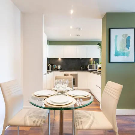 City Centre 2 Bedroom Luxury Townhouse - With An Outdoor Hot Tub דירה מנצ'סטר