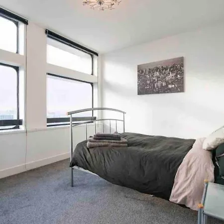 City Centre 2 Bed Amazing Views *