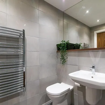 דירה City Centre 2 Bedroom Luxury Townhouse - With An Outdoor Hot Tub *