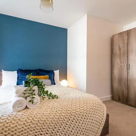 דירה City Centre 2 Bedroom Luxury Townhouse - With An Outdoor Hot Tub *