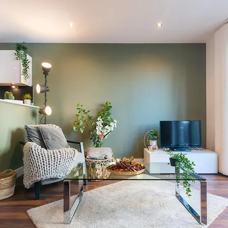 City Centre 2 Bedroom Luxury Townhouse - With An Outdoor Hot Tub *