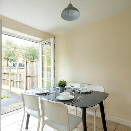 Guestready - Fantastic Family In Salford Holiday home *