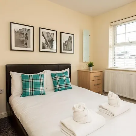 Guestready - Fantastic Family In Salford Manchester
