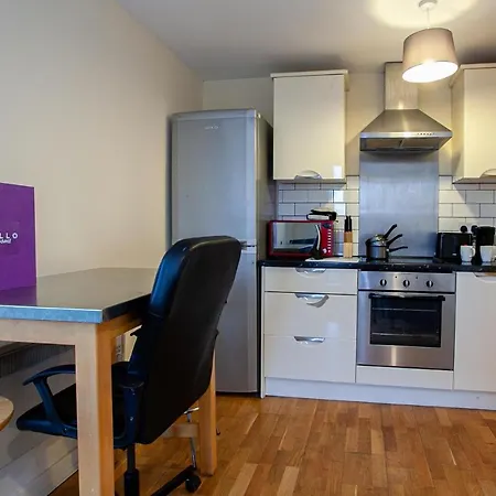 Spacious 3 Bedroom Near City Centre With All Amenities