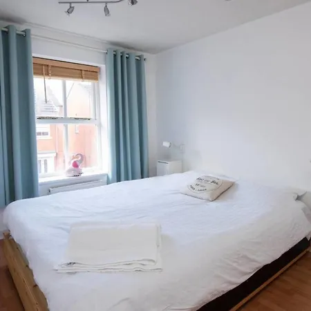 Daire Sleek And Stylish 2bd W Officestudio