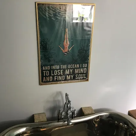 Chorlton Garden Rooms. Relax, Work, And Play. Apartment Manchester