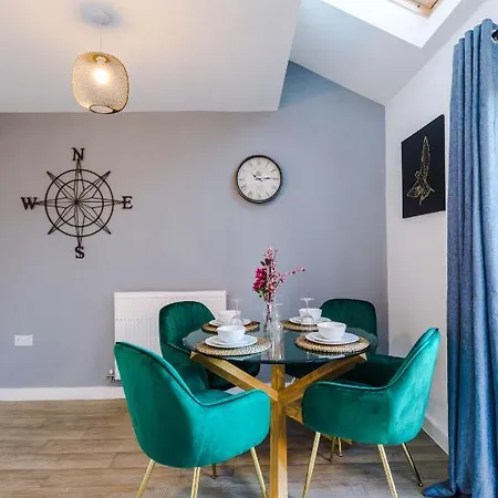 The Stunning House Of The Quays Апартаменты