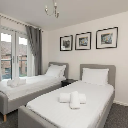 Guestready - Family In Salford