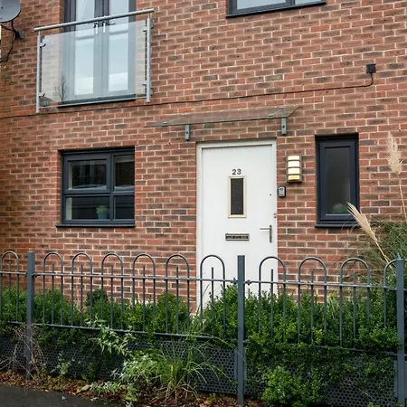 בית נופש Guestready - Family In Salford *