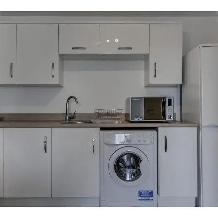 Large, Spacious And Modern Apt For 4 In アパート *