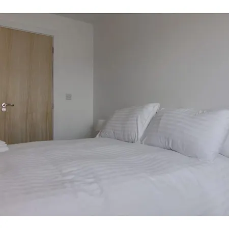 アパート Large, Spacious And Modern Apt For 4 In *