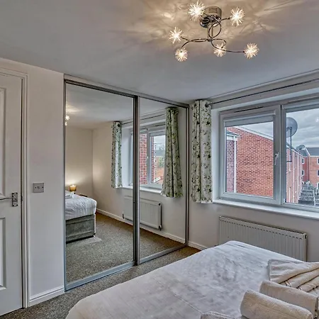 Pass The Keys Stylish & Homely Apartment *