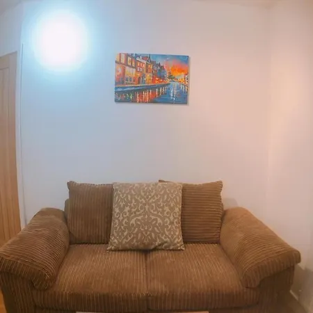 Comfortable Double Bedroom Lovely *