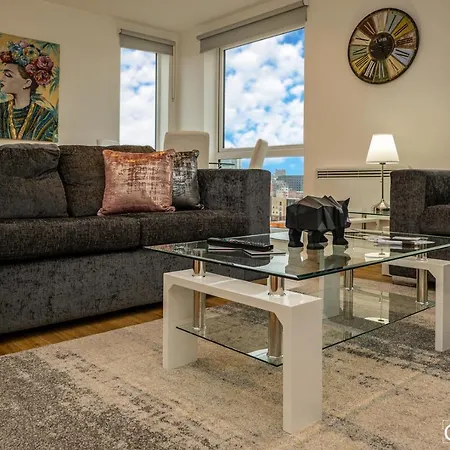 Perfect Apartment Near Manchester City Centre & Manchester Piccadilly Train Station דירה *