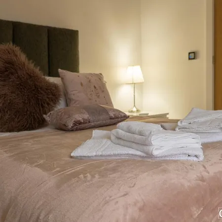 Perfect Apartment Near Manchester City Centre & Manchester Piccadilly Train Station דירה *
