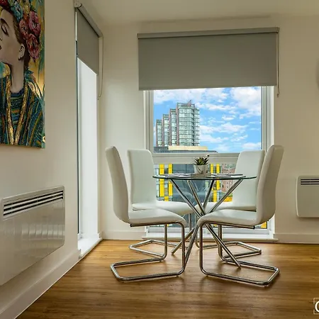 Perfect Apartment Near Manchester City Centre & Manchester Piccadilly Train Station *