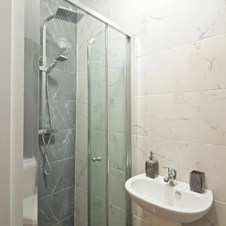 Beautiful Cozy With Free Parking *