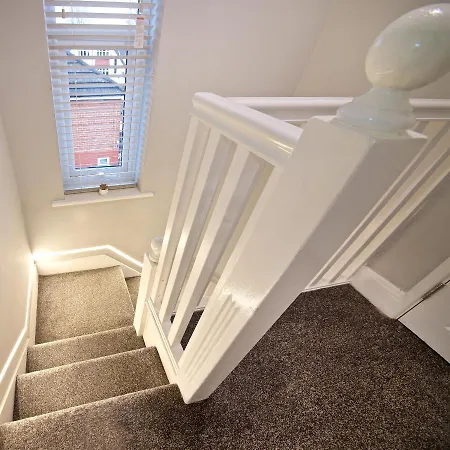 Beautiful Cozy With Free Parking Manchester