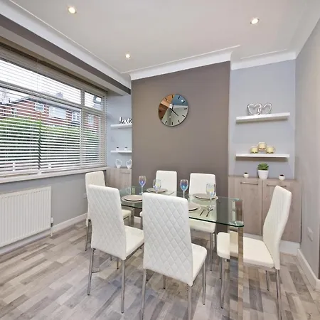 Dom wakacyjny Beautiful Cozy With Free Parking *