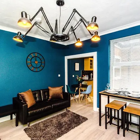 Дом отдыха 3 Bedroom House Salford Hosted By Mcr Dens *
