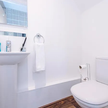 3 Bedroom House Hosted By Mcr Dens Manchester