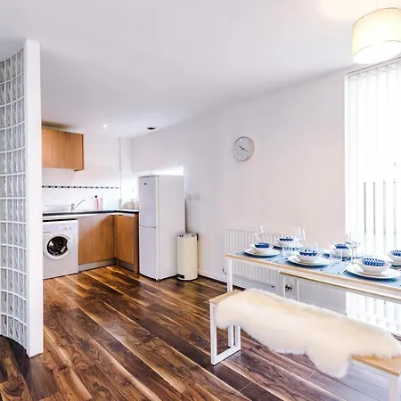 Holiday home 3 Bedroom House Hosted By Mcr Dens Manchester