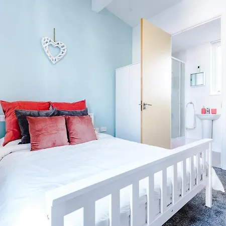 Holiday home 3 Bedroom House Hosted By Mcr Dens Manchester