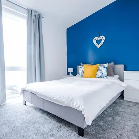3 Bedroom House Hosted By Mcr Dens Holiday home
