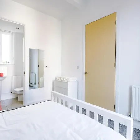 Holiday home 3 Bedroom House Hosted By Mcr Dens Manchester